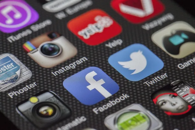 phone, display, apps, applications, screen, phone applications, mobile phone, smartphone, cellphone, phone screen, phone display, twitter, facebook, instagram, multimedia, social media, social network, social networking, mobile, facebook, social media, social media, social media, social media, social media. Reputation management target audience: who to recruit